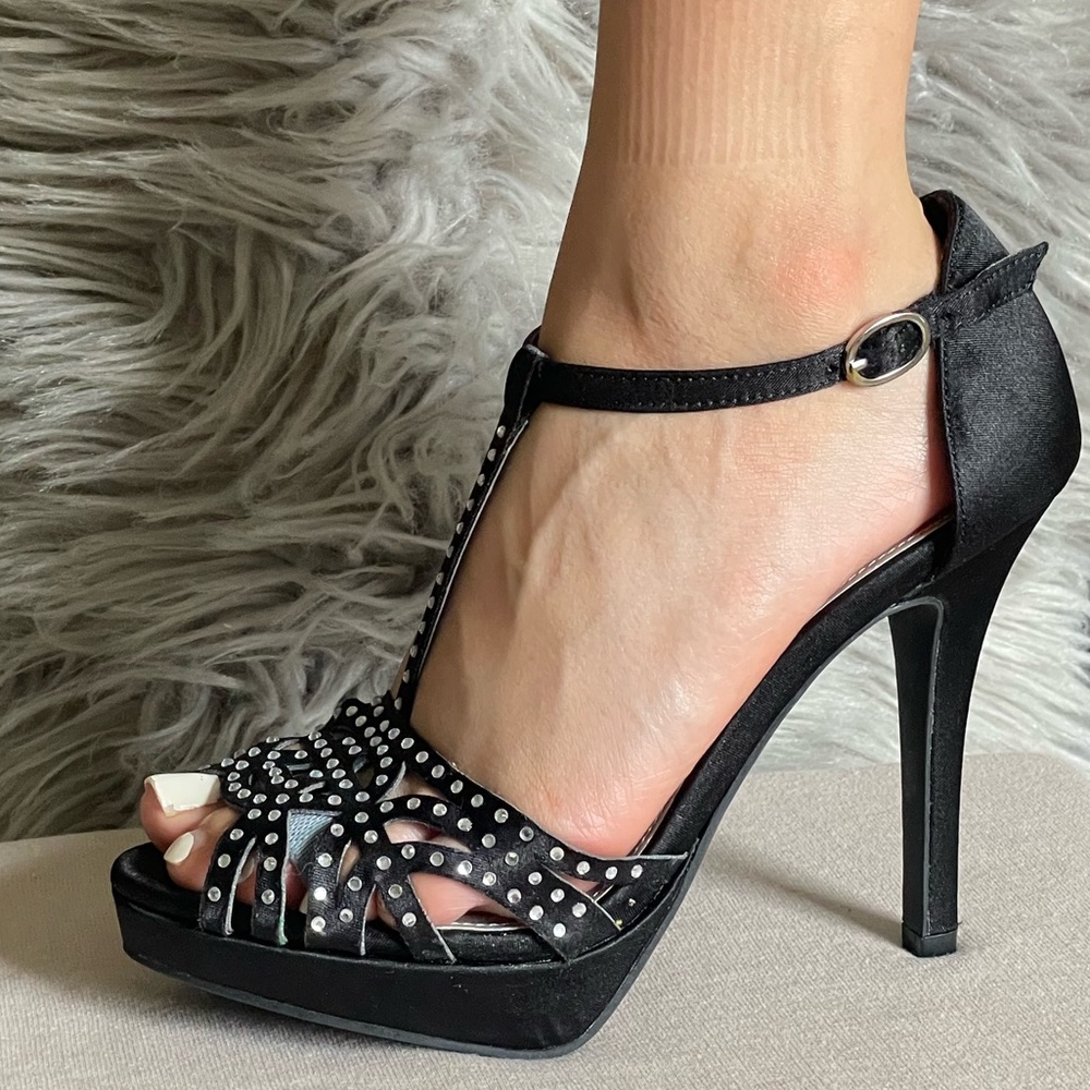 ✨ NEW: Black heels with gemstones ✨